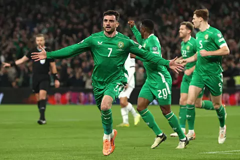 في ليلة طرد رونالدو.. أيرلندا تسقط البرتغال وتؤجل تأهلها لكأس العالم